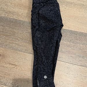 Lululemon Fast & Free Crop II (Nulux 19”) size 6 Soundwave Alpine White Black